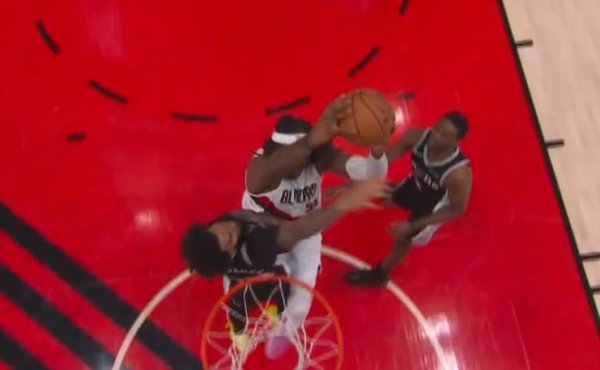 在线配资软件 横冲直撞！罗威掩护顺下霸王硬上弓 暴力隔扣尚帕尼！